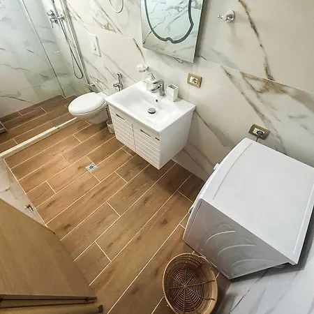 1 Bedroom 578 Apartment *