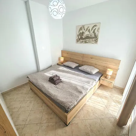 1 Bedroom 578 Apartment