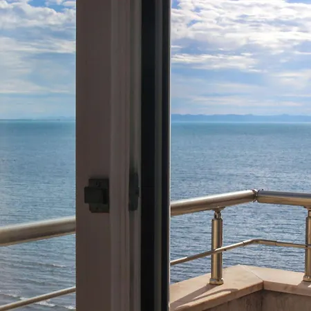 Apartment 1 Bedroom 578 *